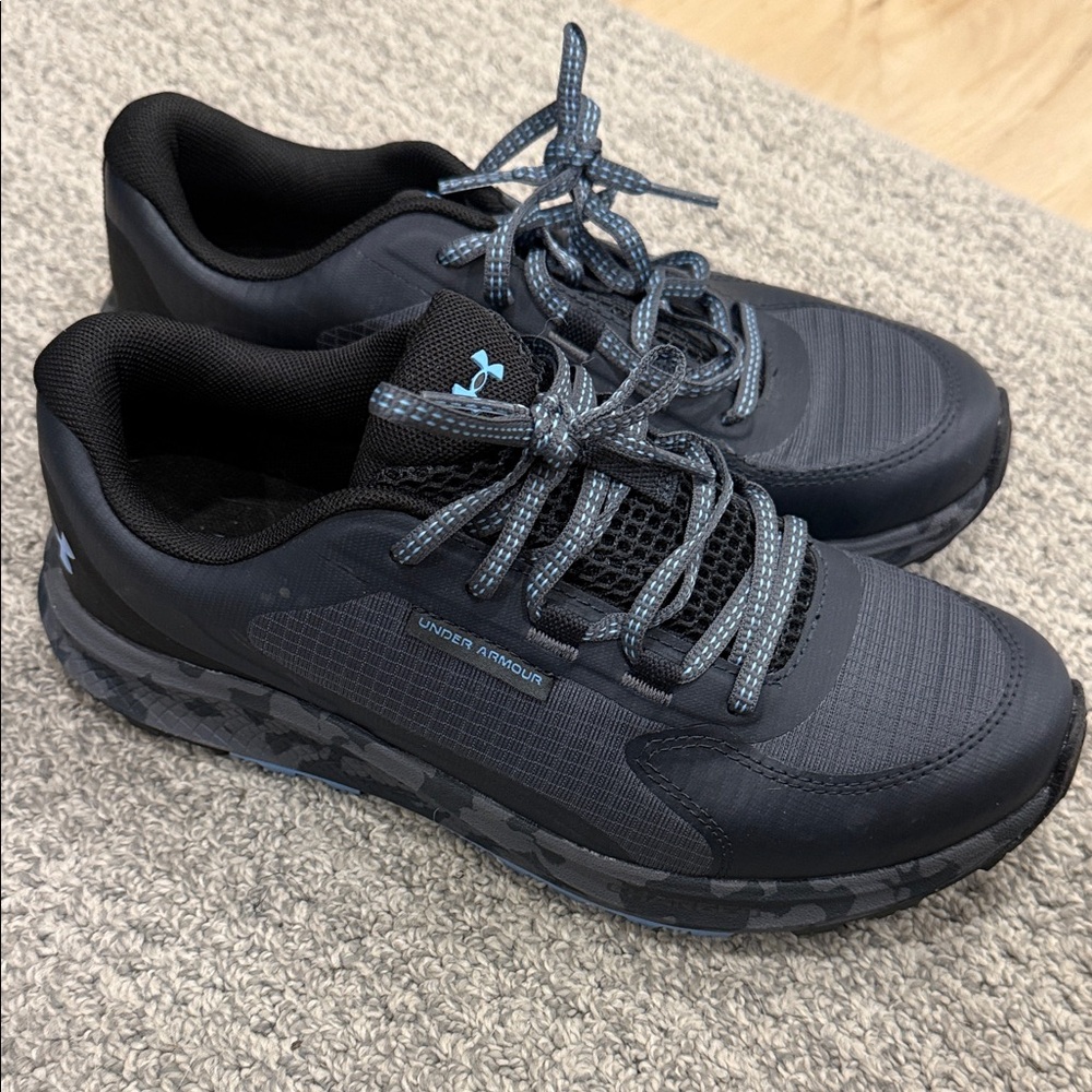 Under Armour Black Athletic Sneakers with Grey/light blue/Camo sole. Size 8.